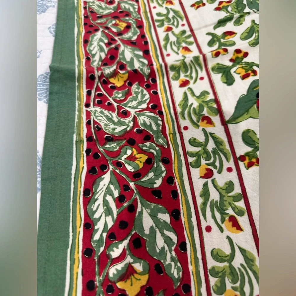 Pomegranate vintage 100% cotton tablecloth with  6 matching napkins 60x 90 in